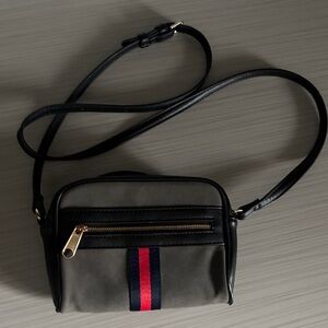 Moda Luxe Black and Gray Crossbody Bag